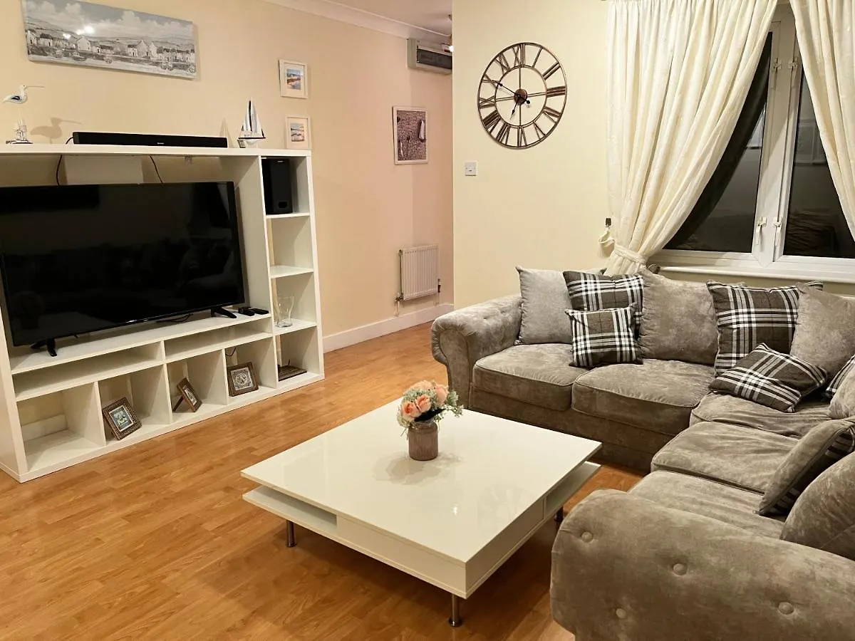 River Bay Beautiful 2-Bed House In Cardiff Holiday home