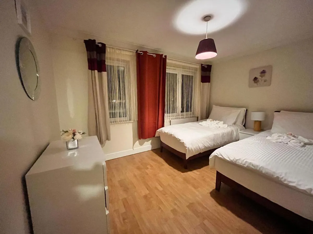 River Bay Beautiful 2-Bed House In Cardiff Holiday home