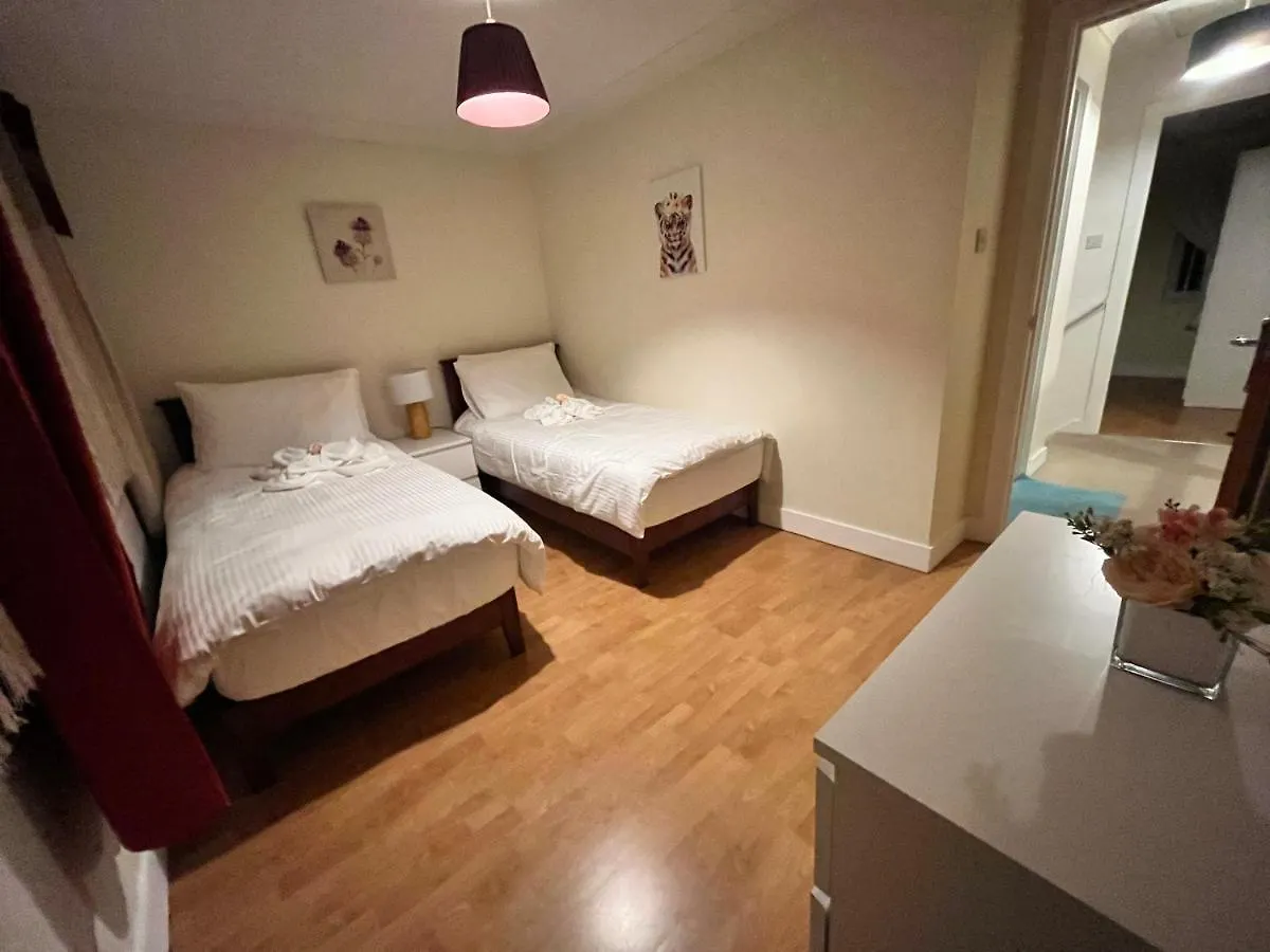 River Bay Beautiful 2-Bed House In Cardiff