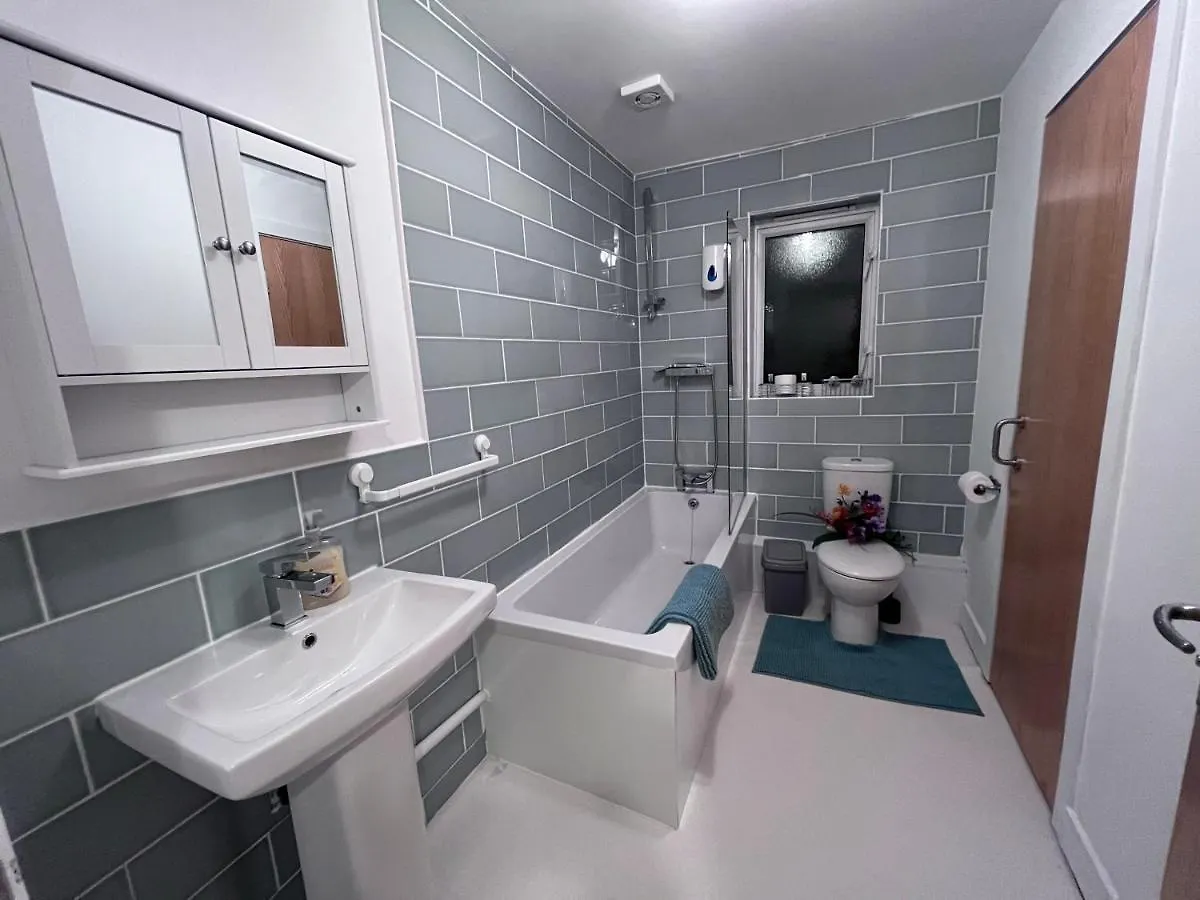 River Bay Beautiful 2-Bed House In Cardiff